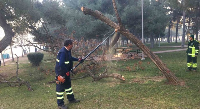 Şahinbeyde parklarda bakım, onarım ve yenileme çalışmaları yapılıyor