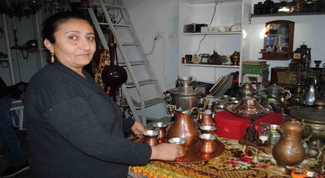 Salı Pazarında, tarih kokan dükkan