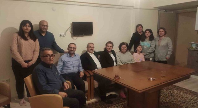 Salihli Kaymakamı Sağlam, iftarını depremzede aile ile yaptı