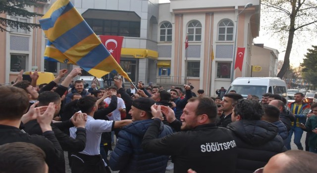 Şampiyon Söğütspor davulla zurnayla karşılandı