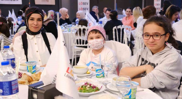 Samsunda kanser hastaları ve aileleri iftarda buluşturuldu