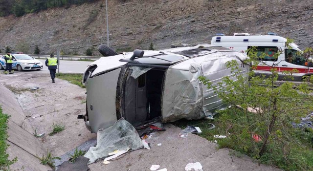Samsunda minibüs takla attı: 4 yaralı