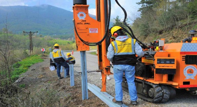 Samsunda tehlikeli yollara çelik oto korkuluk