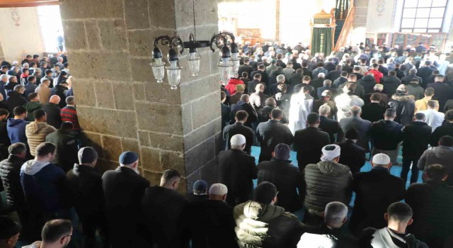 Samsunlular bayram namazında camilere akın etti