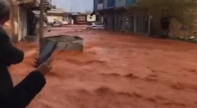 Şanlıurfada sağanak yağış sele neden oldu