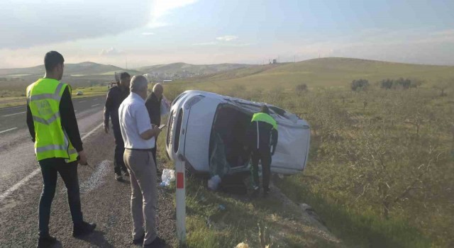 Şarampole devrilen otomobildeki 4 kişi yaralandı