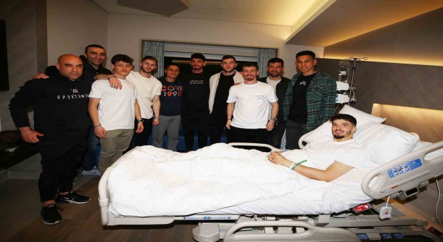 Sarı-lacivertli futbolculardan, Altay Bayındıra geçmiş olsun ziyareti