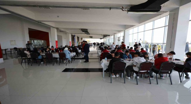 Satranç bölge yarışması Vanda başladı