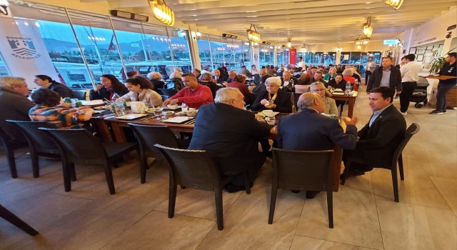 Şehit yakınları, gaziler ve muhtarlarla iftar