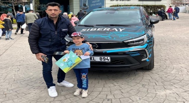 Siberay sokakta bilgilendiriyor