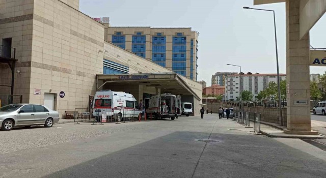 Siirtte balkondan düşen genç kız yaralandı