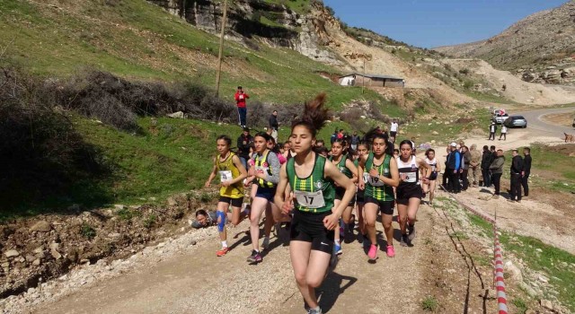 Siirtte ilk defa yapılan Dağ Koşuları Şampiyonasında atletler, milli takım seçmeleri için yarıştı
