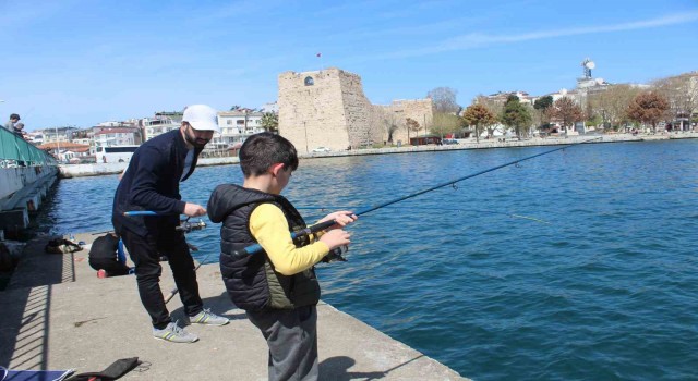 Sinopta hafta sonu güneşli hava: Vatandaşlar iskeleye koştu