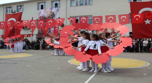 Sinopta minik öğrencilerden 23 Nisan gösterileri