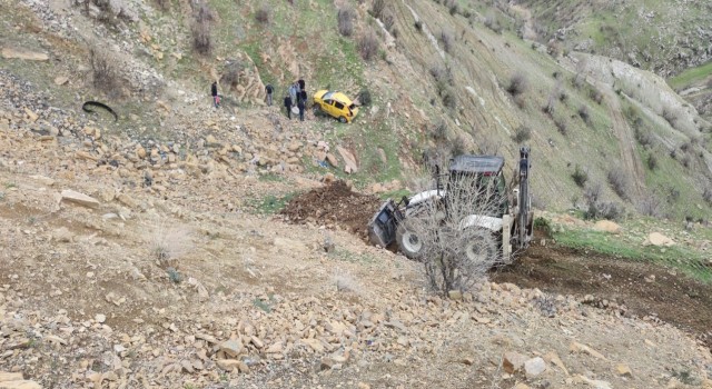 Şırnakta ticari taksi şarampole yuvarlandı: 1 yaralı
