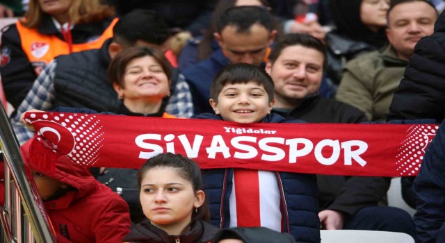Sivassporlu taraftarlar Fenerbahçe maçına yoğun ilgi gösterdi