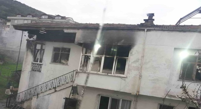 Sobayı yakmak için kullandığı yanıcı madde evi küle çeviriyordu