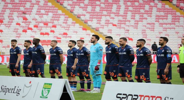 Spor Toto Süper Lig: DG Sivasspor: 1 - Medipol Başakşehir: 0 (İlk yarı)