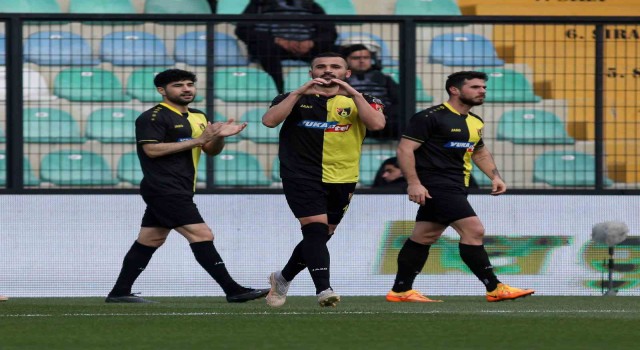 Spor Toto Süper Lig: İstanbulspor: 2 - Antalyaspor: 1 (İlk yarı)