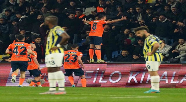 Spor Toto Süper Lig: Medipol Başakşehir: 1 - Fenerbahçe: 0 (İlk yarı)
