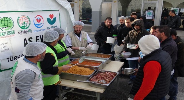 STKlardan Malatyada depremzedelere günlük iftar yemeği