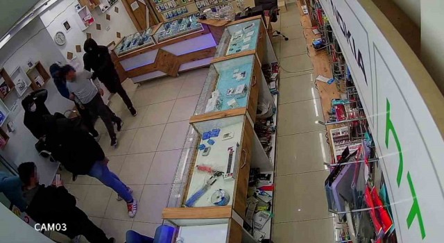 Sultangazide filmleri aratmayan olay kameraya yansıdı: Yanlış kişiyi kaçırdılar, getirip geri bıraktılar