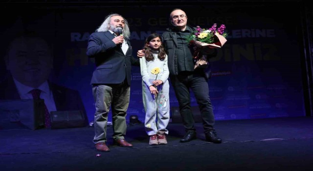 Sunay Akın “Mahya Işıkları” sohbetiyle Antalyalılarla buluştu