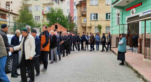 Sungurluda bayram namazında vatandaşlar camilere akın etti