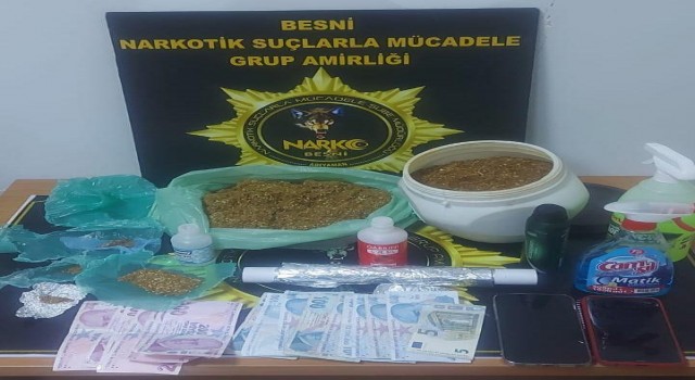 Şüpheli şahısların üzerinden 1 kilo 287 gram uyuşturucu çıktı