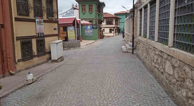 Tarihi Odunpazarı evleri esnafı Ramazan bayramını bekliyor