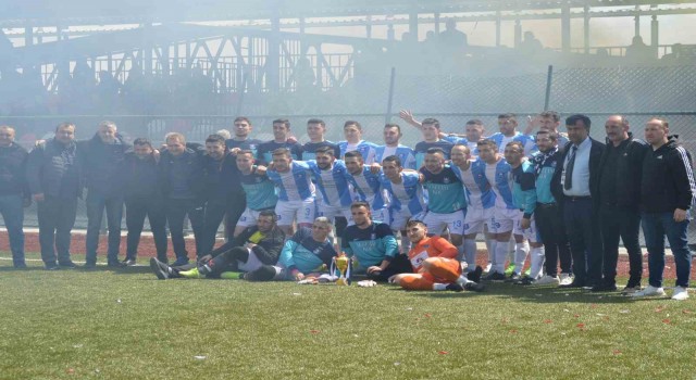 Tavşanlıda Çobanköyspor şampiyonluk kupasını aldı