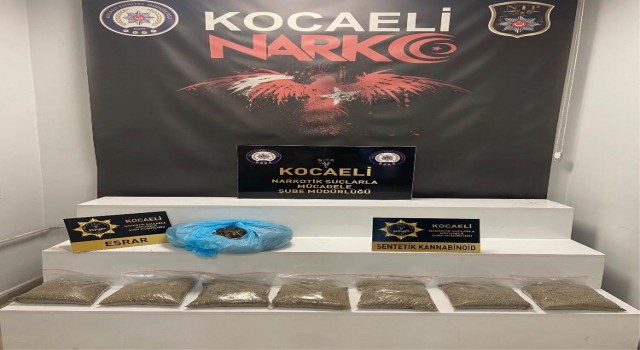 Tedirgin davranışları ele verdi, 4 kilo 800 gram uyuşturucu ele geçirildi