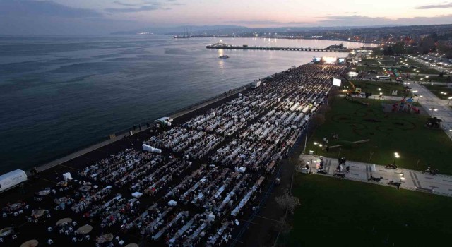 Tekirdağda 10 bin kişilik dev iftar sofrası havadan görüntülendi