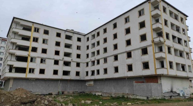 Tekirdağda 50 dairelik korku binasının etrafı betonla kapatıldı