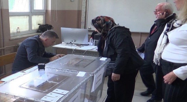 Tekirdağda yaşayan çifte vatandaşları oylarını kullandı