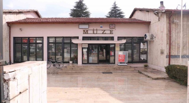 Temel kazısında bulunan lahidin içindeki küplerden insan kemikleri çıktı
