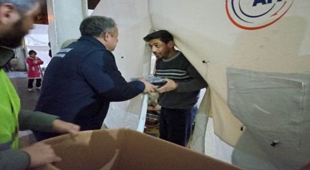 Tepebaşının Hatay Arsuzda 5 bin vatandaşa sahur ikramı sürüyor