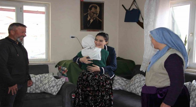 Teymur, bayramda şehit ailesi, gaziler ve depremzedeleri yalnız bırakmadı