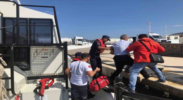 Ticari gemide rahatsızlanan vatandaşa tıbbi tahliye
