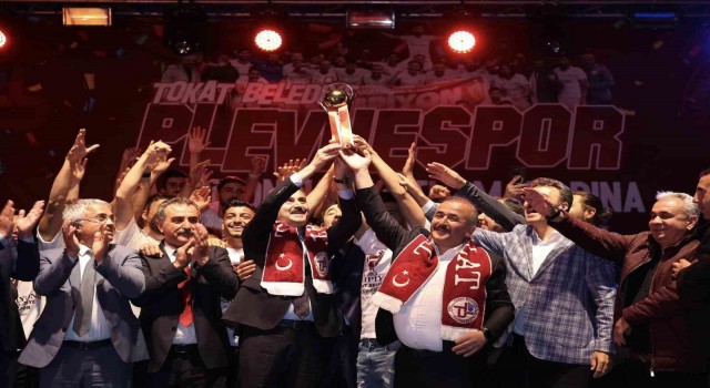 Tokat Belediye Plevnesporun şampiyonluğu coşkuyla kutlandı