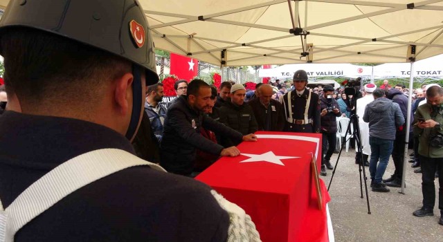 Tokat şehidini son yolculuğuna uğurladı