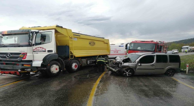 Tokatta hafif ticari araçla kamyon çarpıştı: 7 yaralı