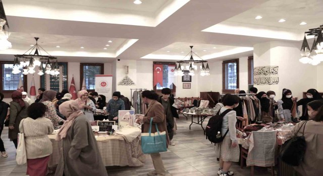 Tokyo Camiden depremzedelere yardım etkinliği