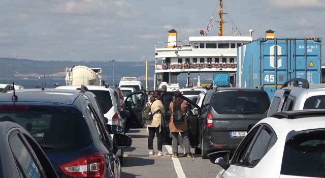 Topçular İskelesinde bayram tatili dönüşü yoğunluk yaşanıyor