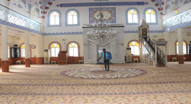 Toroslarda camiler bayrama hazır