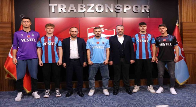 Trabzonspor alt yapısından yetişen 5 futbolcu ile profesyonel sözleşme imzaladı