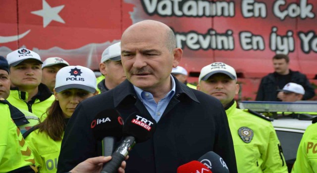 Trafik denetimine katılan Bakan Soylu: 99 bin 245 personelimiz bayram boyunca görev yapacak