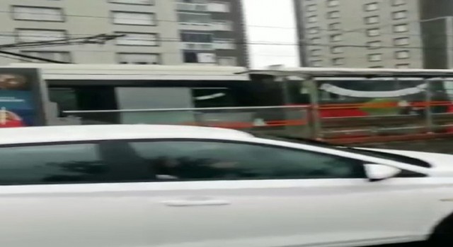 Tramvay arızalanınca yolda kalan vatandaşlardan Ekrem İmamoğluna tepki