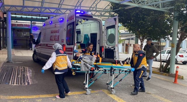 Tramvayın altında kalan genç kızın yardımına ekipler koştu