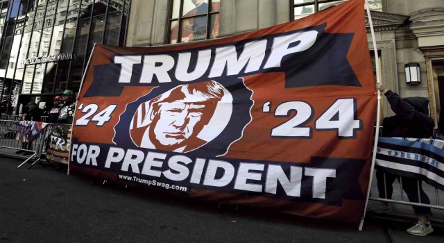 Trump, yarın hakim karşısına çıkmak üzere New Yorka hareket etti